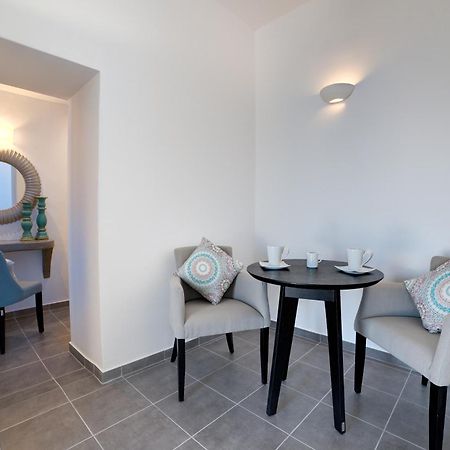 Remvi Suites Фиростефани Стая снимка