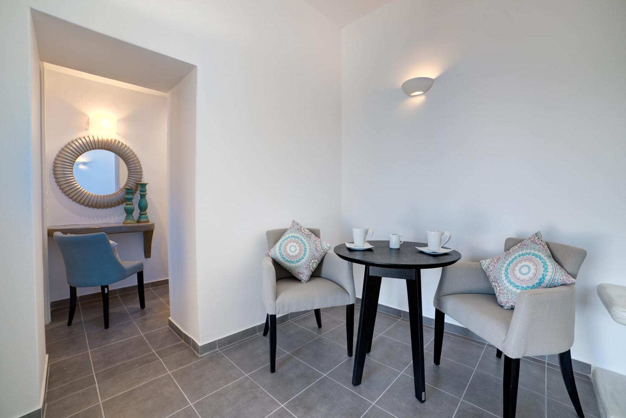 Remvi Suites Фиростефани Стая снимка