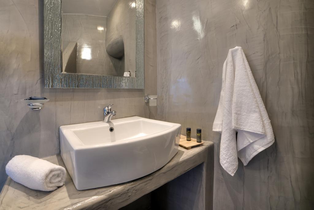 Remvi Suites Фиростефани Екстериор снимка