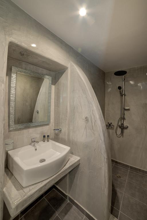 Remvi Suites Фиростефани Стая снимка